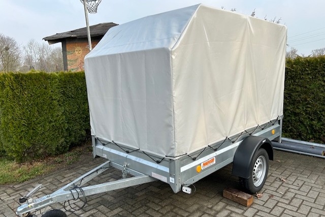 236 Tieflader mit Plane